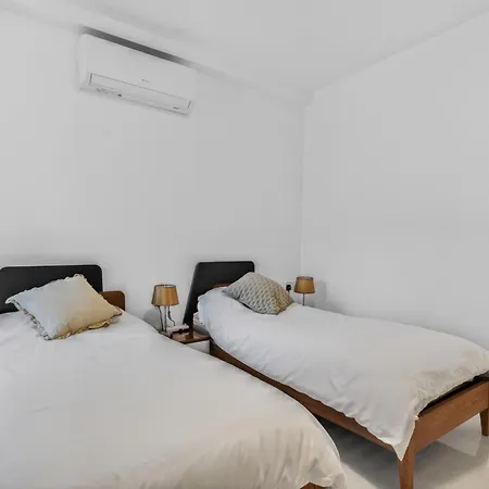 Daire Contemporary Retreat *