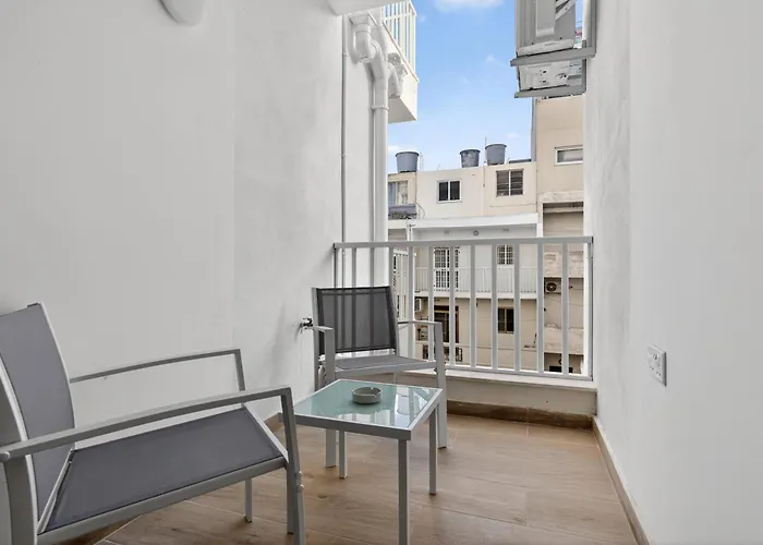 Contemporary Retreat Apartament